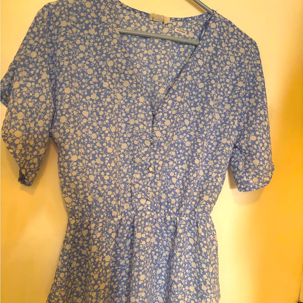 Floral Blue and White Women's Top, size Small, Sienna Sky